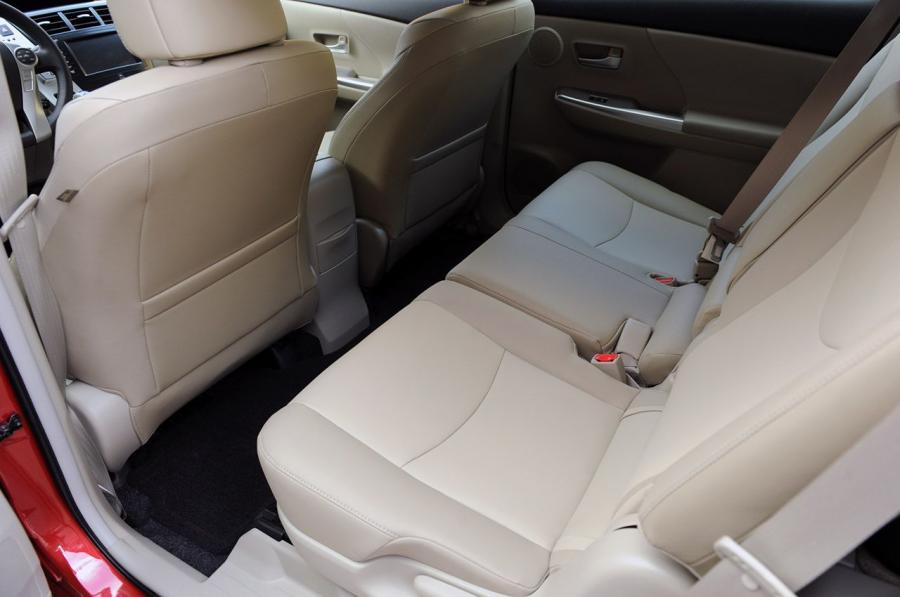  Toyota Prius V 2011 года  (фото 112 из 208)